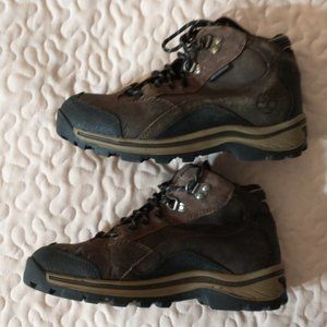 TIMBERLAND BOYS BOOTS..... EUC